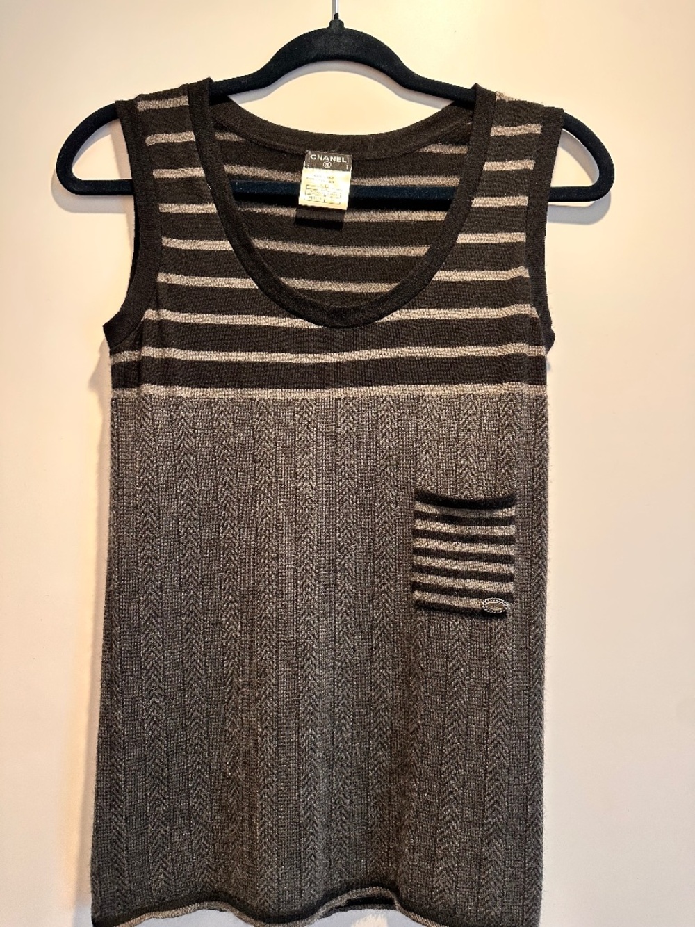 CHANEL vest- 100% Cashmere- size 34/US 2